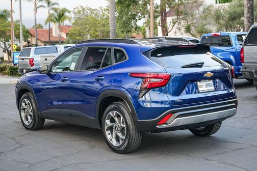 Blue Glow Metallic 2024 Chevrolet Trax LT