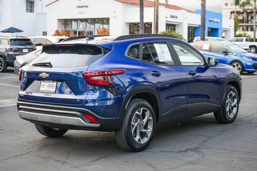 Blue Glow Metallic 2024 Chevrolet Trax LT