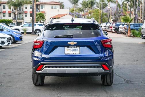 Blue Glow Metallic 2024 Chevrolet Trax LT