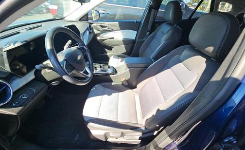 Blue Glow Metallic 2024 Chevrolet Trax LT