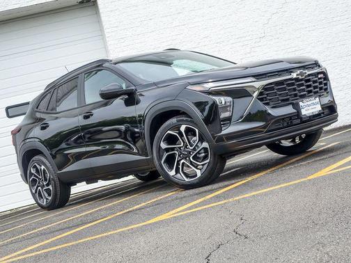 Mosaic Black Metallic 2026 Chevrolet Trax FWD 2RS