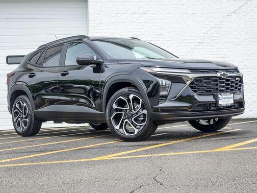 Mosaic Black Metallic 2026 Chevrolet Trax FWD 2RS