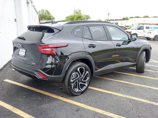 Mosaic Black Metallic 2026 Chevrolet Trax FWD 2RS