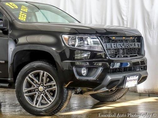 Photo 3 of 31 of 2019 Chevrolet Colorado WT