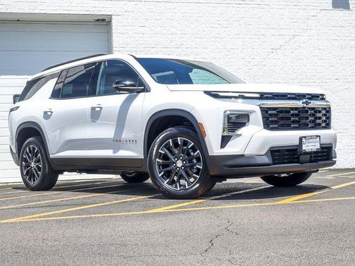 Summit White 2026 Chevrolet Traverse LT
