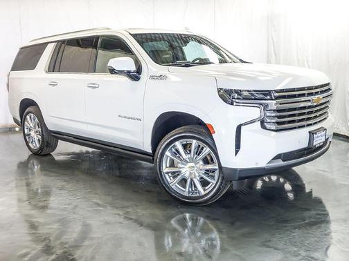 Summit White 2022 Chevrolet Suburban 4WD High Country