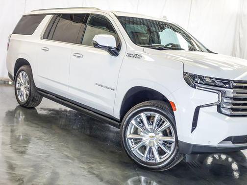Summit White 2022 Chevrolet Suburban 4WD High Country
