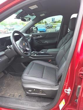 Radiant Red Tintcoat 2025 Chevrolet Equinox 1LT