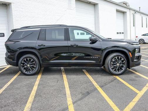 Mosaic Black Metallic 2026 Chevrolet Traverse LT
