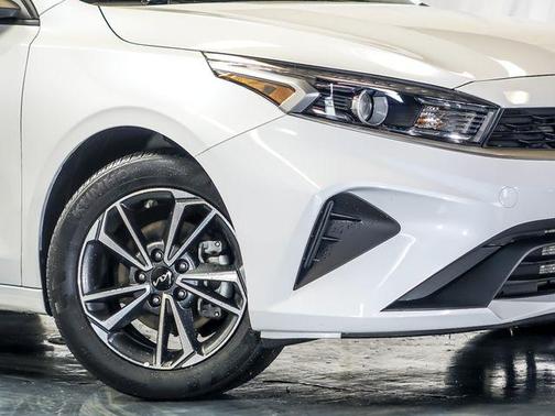 Snow White Pearl 2022 Kia Forte LXS
