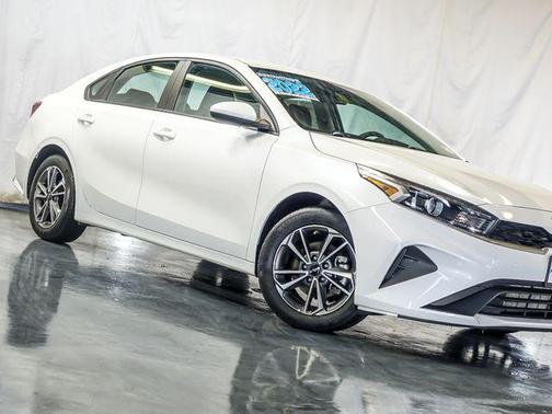 Snow White Pearl 2022 Kia Forte LXS