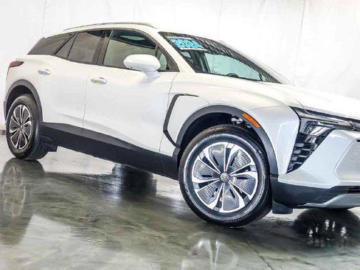 Iridescent Pearl Tricoat 2024 Chevrolet Blazer EV eAWD LT