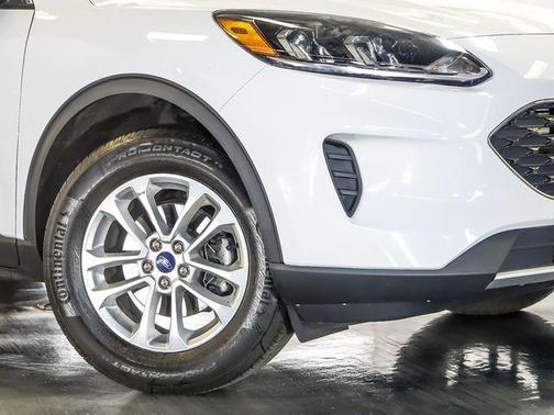 OXFORD WHITE 2022 Ford Escape SE