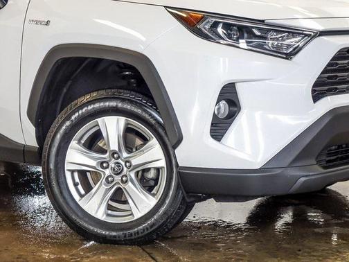 2020 Toyota RAV4 Hybrid XLE
