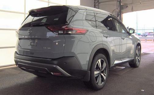 Boulder Gray Pearl/Super Black 2023 Nissan Rogue SL
