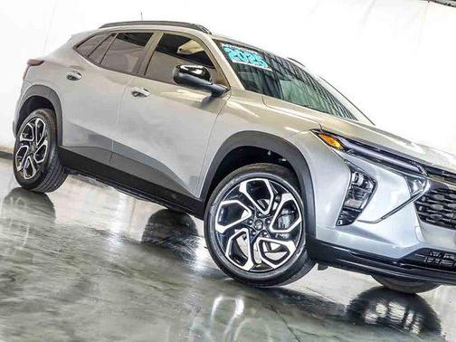 Sterling Gray Metallic 2025 Chevrolet Trax FWD 2RS