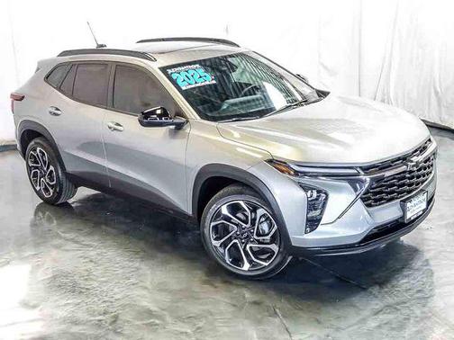 Sterling Gray Metallic 2025 Chevrolet Trax FWD 2RS