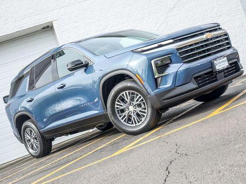 Lakeshore Blue Metallic 2026 Chevrolet Traverse LT