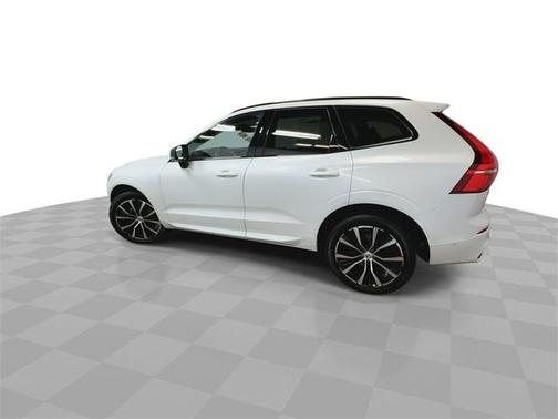 2024 Volvo XC60 B5 Plus Dark Theme
