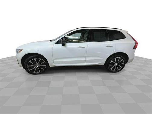 2024 Volvo XC60 B5 Plus Dark Theme