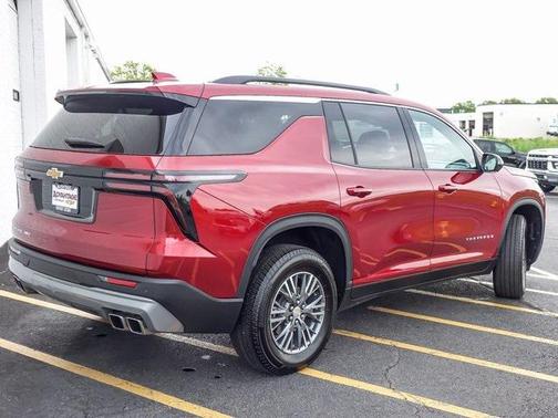 2025 Chevrolet Traverse LT