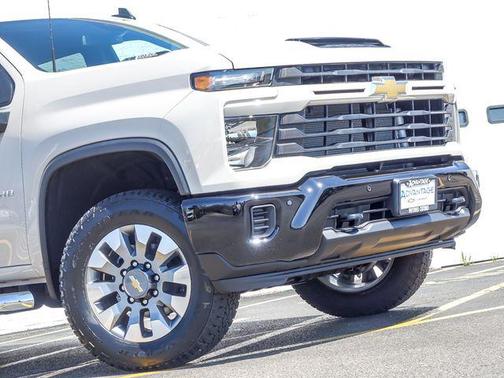White Sands 2026 Chevrolet Silverado 2500 Custom