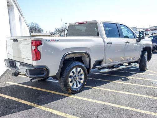 White Sands 2026 Chevrolet Silverado 2500 Custom