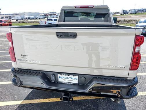 White Sands 2026 Chevrolet Silverado 2500 Custom