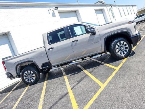 White Sands 2026 Chevrolet Silverado 2500 Custom