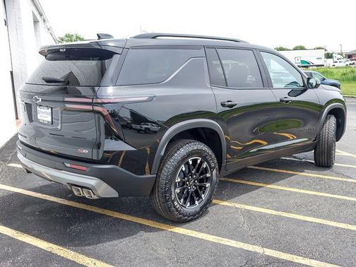 Mosaic Black Metallic 2026 Chevrolet Traverse AWD Z71