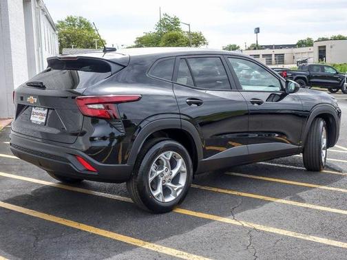 2025 Chevrolet Trax LS