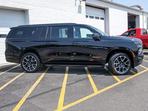 2025 Chevrolet Suburban RST