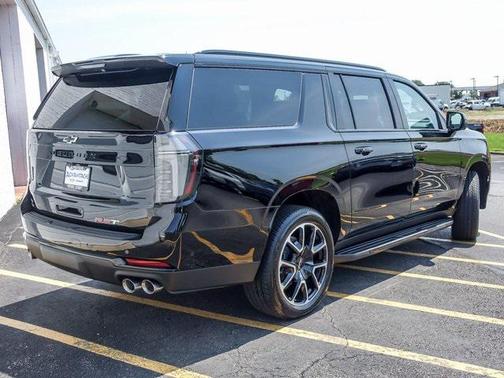 2025 Chevrolet Suburban RST