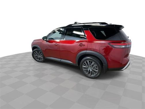 2022 Nissan Pathfinder SL 2WD