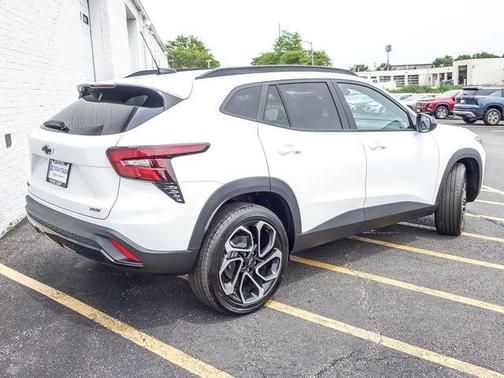 Summit White 2026 Chevrolet Trax FWD 2RS
