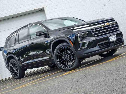 Mosaic Black Metallic 2026 Chevrolet Traverse LT