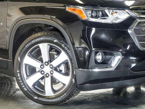 Mosaic Black Metallic 2019 Chevrolet Traverse LT Leather
