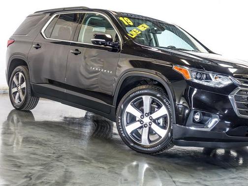 Mosaic Black Metallic 2019 Chevrolet Traverse LT Leather