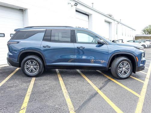 Lakeshore Blue Metallic 2026 Chevrolet Traverse LT