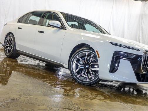 2025 BMW 740 i xDrive