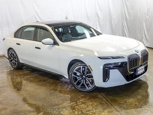 2025 BMW 740 i xDrive