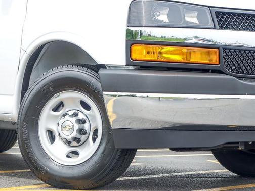 Summit White 2026 Chevrolet Express 2500 Work Van