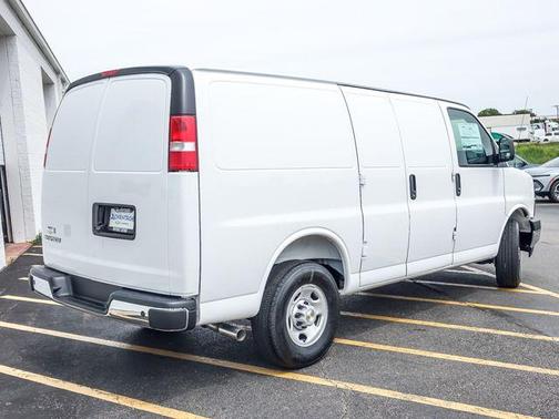 Summit White 2026 Chevrolet Express 2500 Work Van
