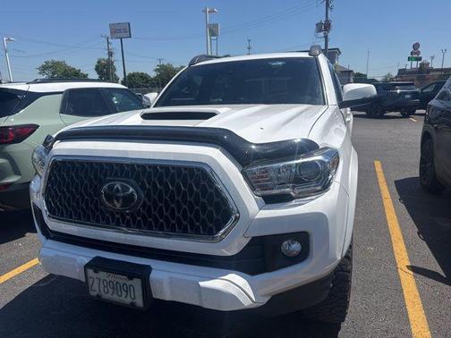 Super White 2019 Toyota Tacoma TRD Sport