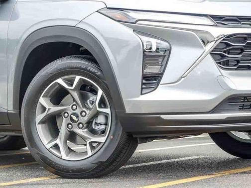 Sterling Gray Metallic 2026 Chevrolet Trax LT