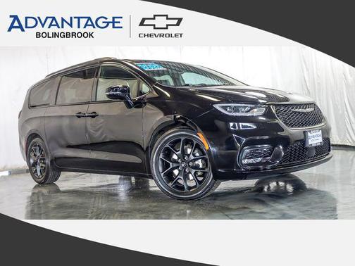 Diamond Black Crystal Pearlcoat 2025 Chrysler Pacifica Limited