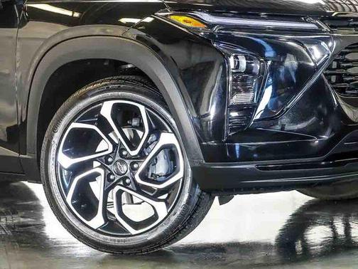 Mosaic Black Metallic 2025 Chevrolet Trax FWD 2RS
