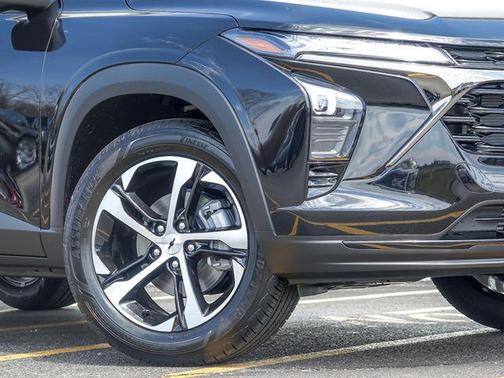 Mosaic Black Metallic 2026 Chevrolet Trax FWD 1RS