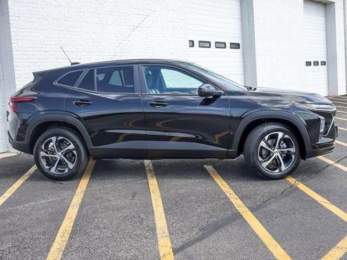 Mosaic Black Metallic 2026 Chevrolet Trax FWD 1RS