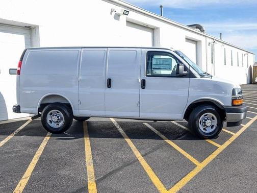 2025 Chevrolet Express 2500 RWD 2500 Regular Wheelbase WT